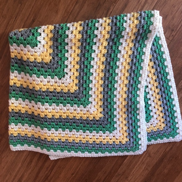 Hand crocheted 🧶 large baby blanket 💛 - Picture 4 of 4
